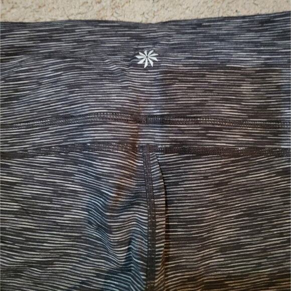 Women's Athleta Black Space Workout Capri leggings Sz Large - Picture 4 of 7